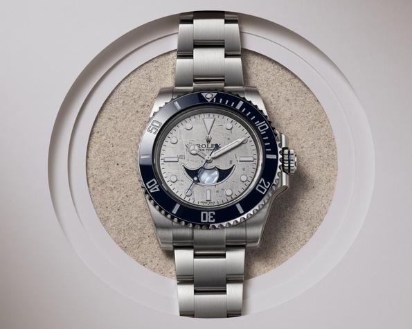 Rolex с лунным календарем из авантюрина, перламутра и метеорита получил название Heart Of Namibia